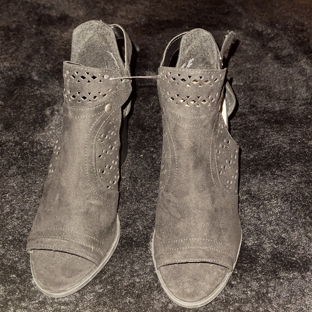 American Eagle suede Shoes